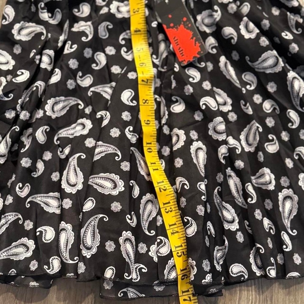 Vintage y2k 2000s Boho Black & white paisley print mini skirt elastic waistband - Picture 2 of 4